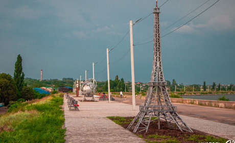 Ейфелева вежа, Біг Бен та Глобус: дізнайся цікаві факти про артоб'єкти, які прикрашають набережну