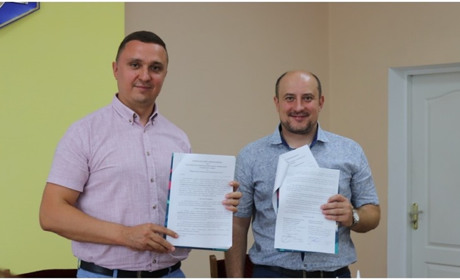 Ніжинські освітяни отримали сертифікат на суму 1 500 000 грн