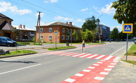 На «зебрі» в центрі Корюківки ледь не збили двох дітей