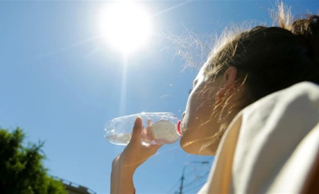 Прогноз погоди на вихідні: спека ще тиснутиме, але не довго