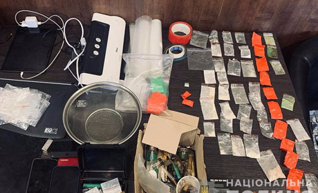 Семья из Запорожья продавала наркотики через интернет