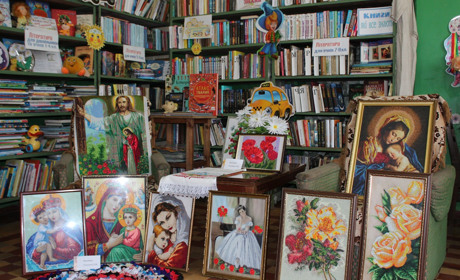 У Новочервоненській бібліотеці збираються творчі односельці