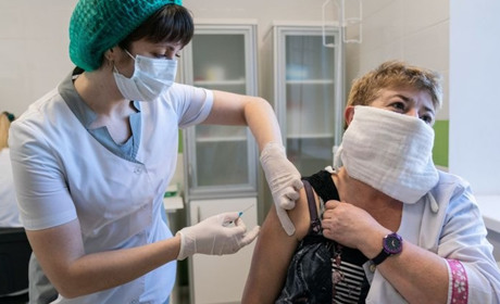 Кілька тисяч чернігівців вакцинувалися цими вихідними у пунктах щеплення. Кому відмовляли медики