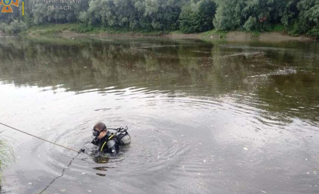 Тіло дівчинки, яке шукали протягом двох днів рятувальники, підняв з води рибалка