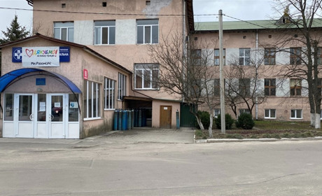 За весь час пандемії коронавірусу: скільки хворих отримали допомогу в Сарненській лікарні
