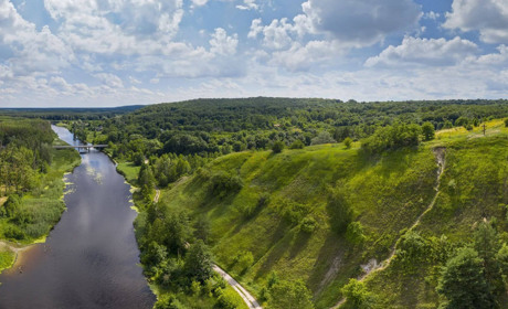 Гетьманський національний природний парк: тихоплинна річка Ворскла, незаймані болота і луки