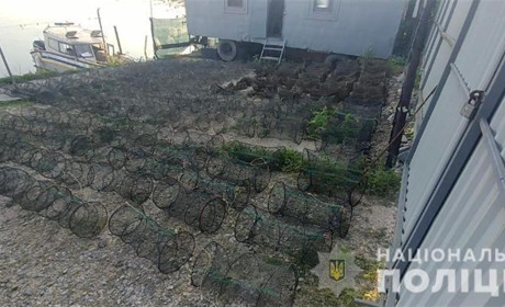 В акваторії поблизу Генічеська поліцейські виявили майже 200 незаконних знарядь лову