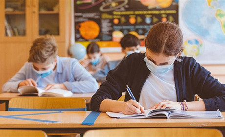Під час карантину школи працюватимуть лише за умови вакцинації вчителів