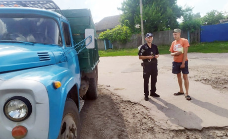 На дорогах Менської громади поліція проводить профілактичні заходи