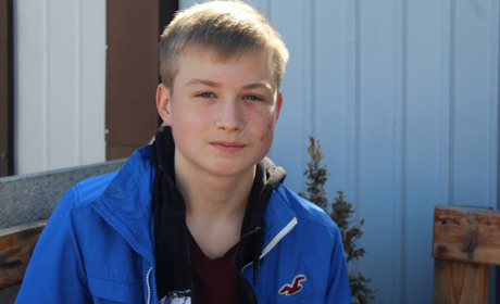 Вірші, гітара та школа. Де шукає натхнення 13-річний поет з Волновахи Олександр Утюгов