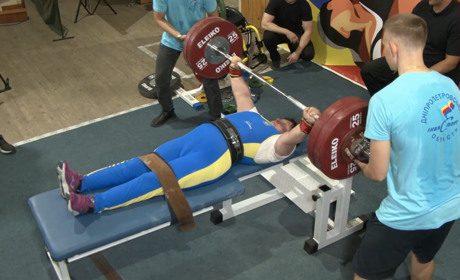 Нові рекорди України: Наталія Олійник здобула перемогу на чемпіонаті України з пауерліфтингу