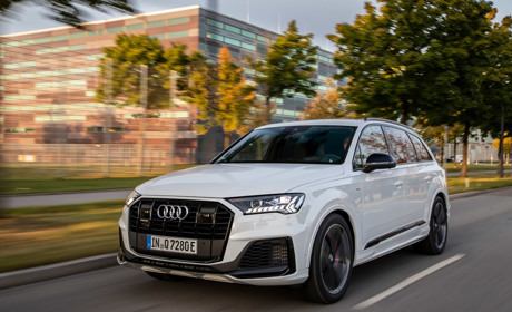 Гибрид Audi Q7 TFSI E Quattro