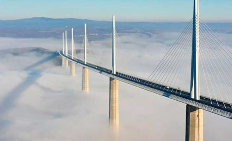 Дивовижні фото про те, як інфраструктура співіснує з природою