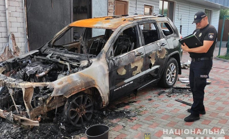 Поліція встановила особу чоловіка, який підпалив автівку депутату Чернігівської обласної ради