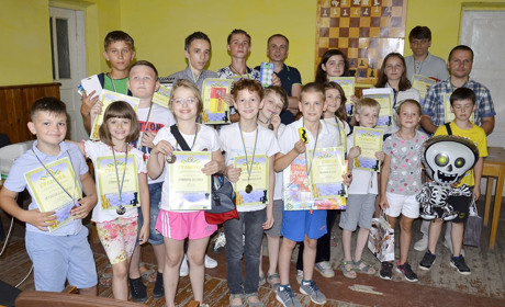 Хто переміг на чемпіонаті Дрогобича зі швидких шахів та як зіграли діти
