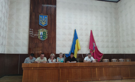 Бюджет, підготовка освітніх закладів і земельні питання: позачергова сесія Кіцманської міської ради