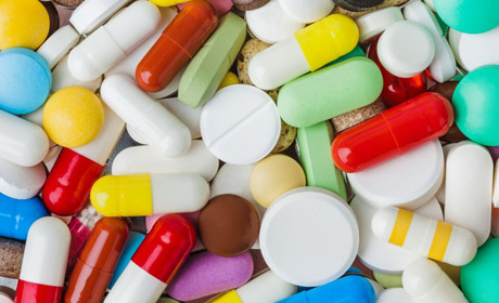 Продавати ліки дітям до 14 років заборонено: Президент підписав Закон