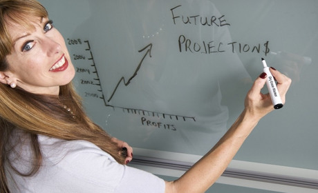 Зарплати вчителям підвищать: кому скільки обіцяють