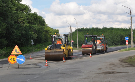 У Чорткові замінюють асфальт на мосту транспортної розв’язки над об’їзною дорогою
