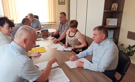 Начальник податкової інспекції провів консультацію в громаді