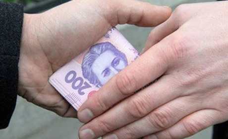Нетверезий житель Корюківщини хотів дати поліціянту хабаря