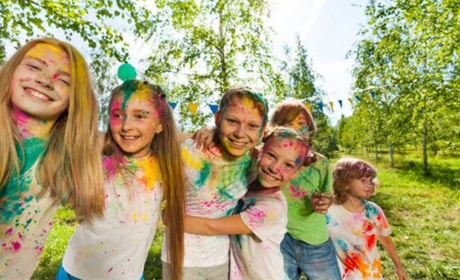 «Стара Гавань» запрошує на свято фарб «HOLI»: дізнайся коли відбудеться свято