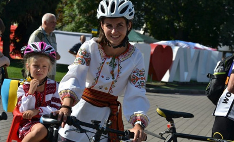 Велопробіг у вишиванках. До Дня Незалежності у Чернігові масовий старт