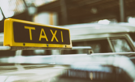 Міська влада планує упорядкувати роботу таксі на території Первомайської громади