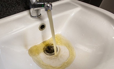 «Ні попрати, ні навіть підлогу помити!»: нікопольці стурбовані якістю води в домівках