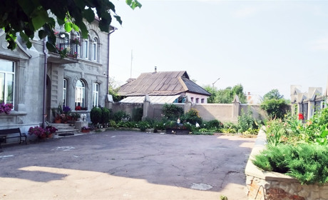 Як на Чернігівщині колишній льотчик відродив старовинний панський маєток
