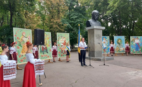 У Лозовій почали відзначати День Прапора та День Незалежності України