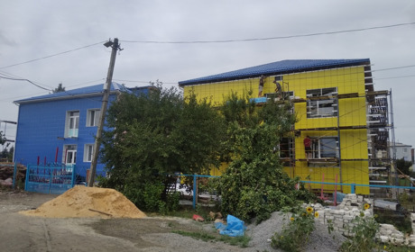 У дитячому садку “Теремок” продовжуються фасадні роботи