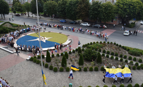 Флешмоб та підняття синьо-жовтого стягу: День Прапора в Новограді