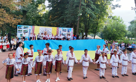 У Лужанах втретє відбувся регіональний фестиваль “Заспівай, родино” - фоторепортаж