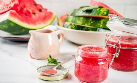 Прості, смачні і оригінальні рецепти з кавуна: напої, салати і навіть варення