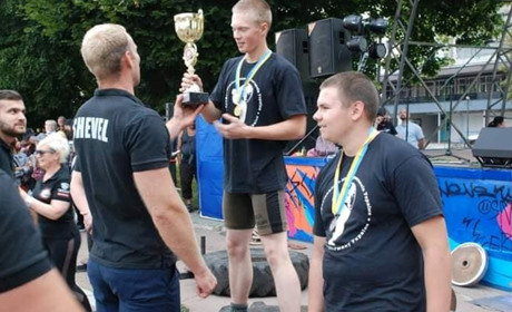Під час святкування Дня Незалежності визначили найсильнішого юнака Шостки