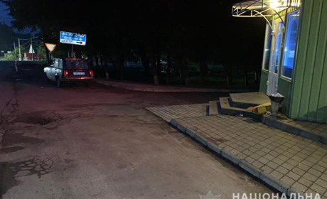 На вулиці в Новограді чоловіка поранили ножем: деталі від поліції