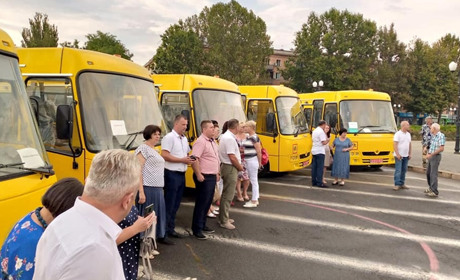 Нижньосірогозька громада отримала новий шкільний автобус