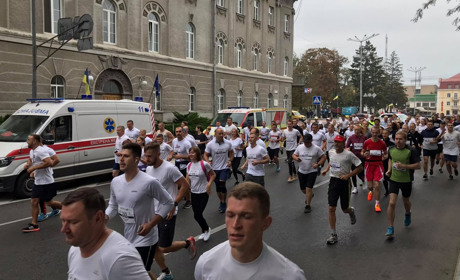 Бігли в ім'я тих, хто подарував нам чисте небо. Чернігів долучився до Всеукраїнського забігу