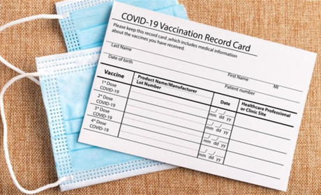 Як отримати сертифікат вакцинації і чи можна його купити в Україні