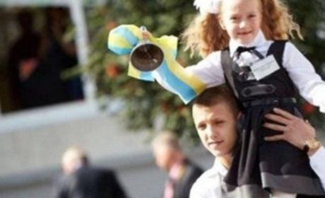 Урочисті лінійки на честь першого звоника не є обов'язковими. Рекомендації МОЗ в разі їх проведення