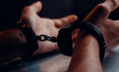 Бійки та викрадені пиво і телефон. Хроніка злочинів в Южноукраїнській громаді
