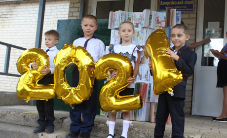 З першим вересня привітали учнів та вчителів Лантратівського ліцею друзі школи