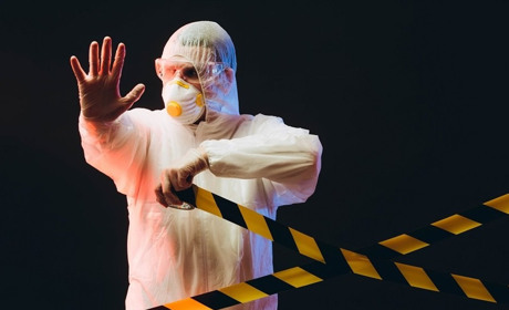 Новий локдаун та обмеження для невакцинованих. На що чекати під час наступного спалаху COVID-19