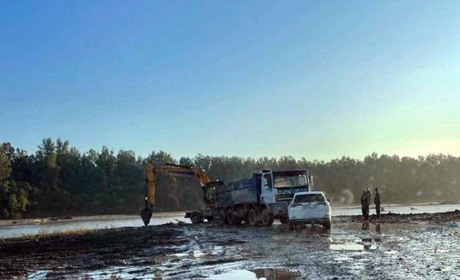 За гравієм у Брусницю приїхав житель села Нижні Петрівці. Його екскаватор вилучили поліцейські