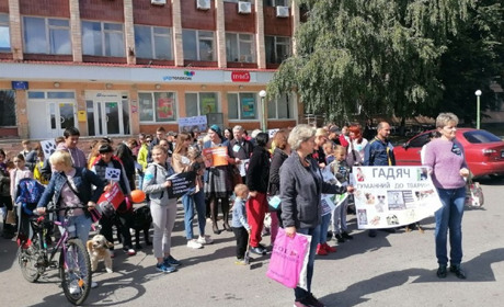 Із морськими свинками і котиками: у Гадячі відбувся марш за права тварин