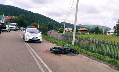 У ДТП постраждали троє 16-річних: мотоцикліст та двоє дівчаток-пішоходок