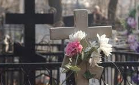 У Красній Луці двоє малолітніх хлопців звалили на кладовищі тридцять могильних пам’ятників