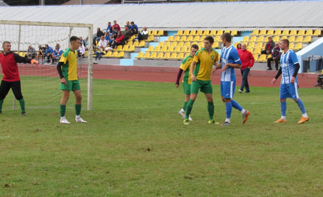 На турнірі пам'яті Лесняка у троїцьких футболістів дві нічиїх та одна поразка