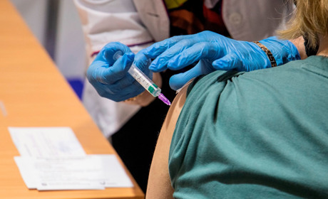 Кількість вакцинованих освітян зростає: дані по громадах